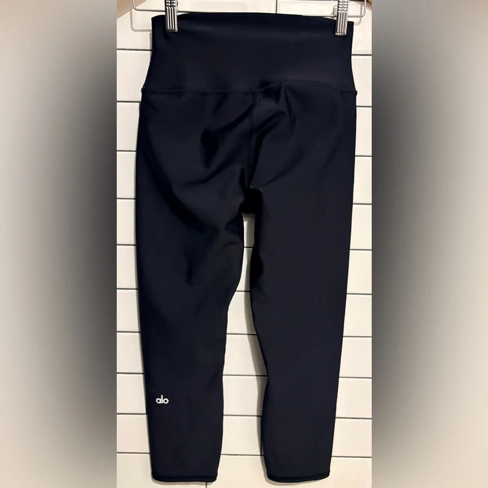 ALO Yoga Black Airlift High-Waist Crop Leggings M